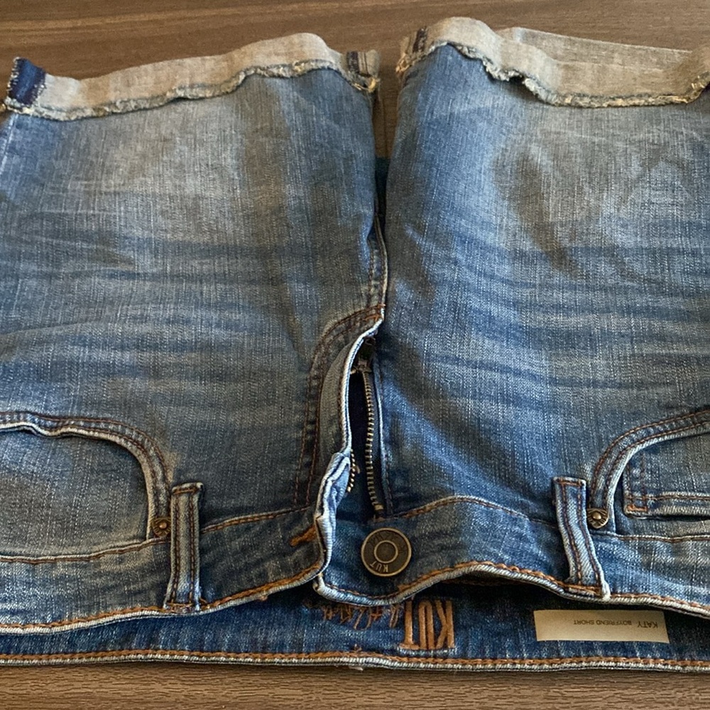 KUT from the Cloth “Katy” Boyfriend Denim Shorts - Picture 3 of 4